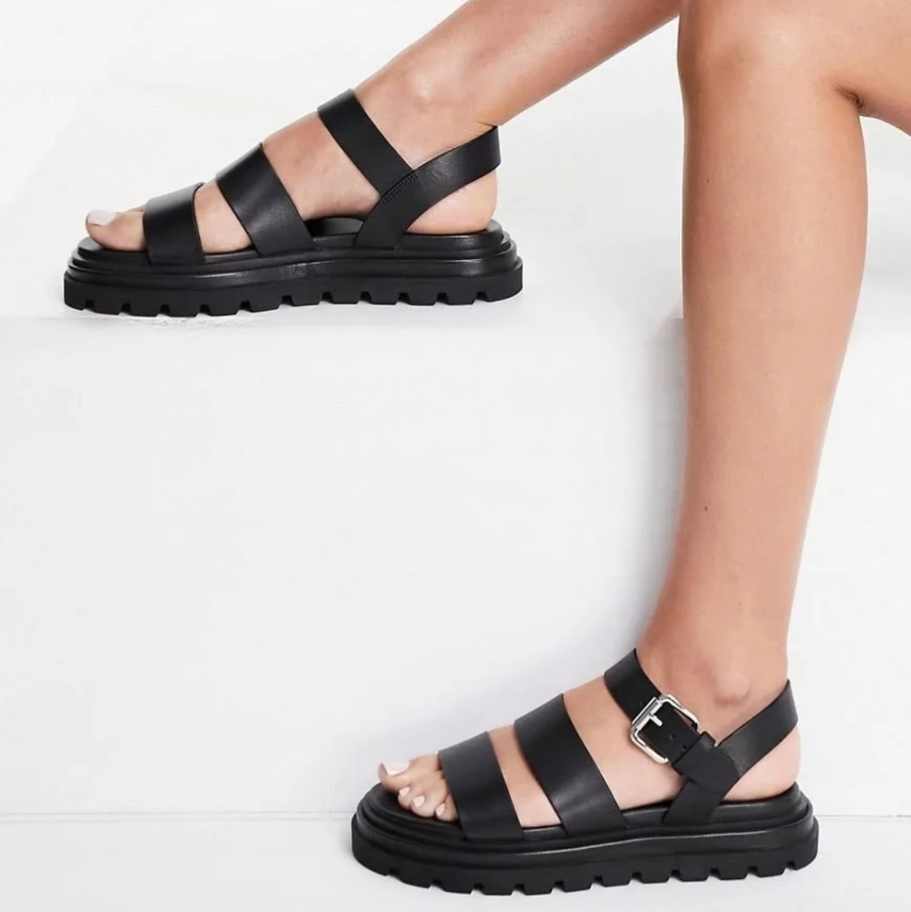 & Other Stories black leather walking sandals. Zipper detail. Sz 37